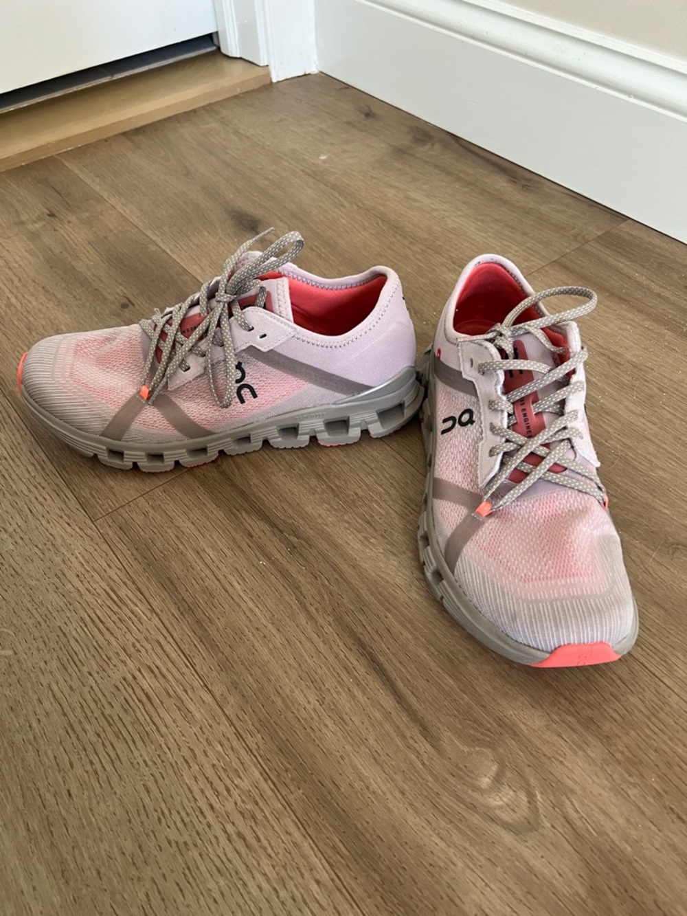 On Running Cloud Running Shoes Womens Size 9